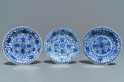 Een gevarieerde collectie Chinees blauwwit porselein, Kangxi