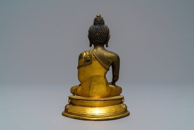 Une figure de Bouddha Shakyamuni en bronze dor&eacute;, Sino-Tibet, 17/18&egrave;me