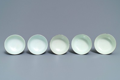 Cinq bols en porcelaine de Chine 'Bleu de Hue' pour le Vietnam, marques Nei Fu, 19&egrave;me