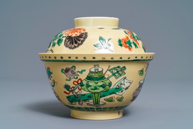 A Chinese famille verte caf&eacute;-au-lait-ground bowl and cover, Kangxi