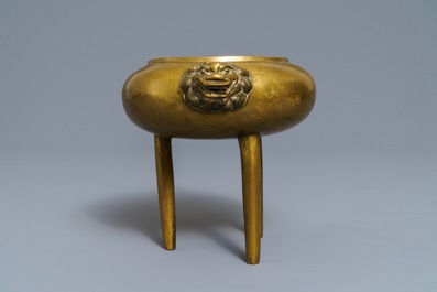 A Chinese bronze tripod censer with lion head handles, 19/20th C.