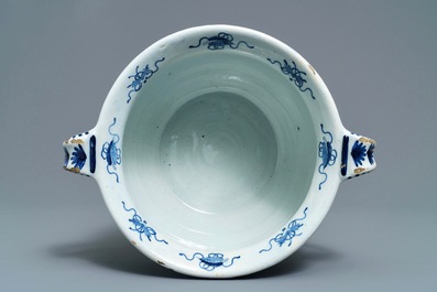 A large Dutch Delft blue and white 'deer hunting' jardiniere, 18th C.