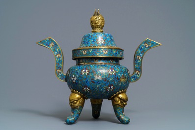 Een grote Chinese cloisonn&eacute; wierookbrander met deksel, 18/19e eeuw