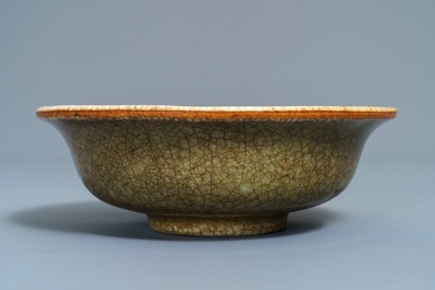 A Chinese ge-type crackle-glazed bowl, Qianlong
