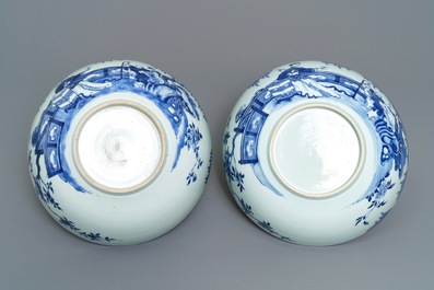 A pair of Chinese blue and white bowls, Yongzheng/Qianlong