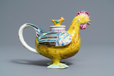 Un pot &agrave; vin et son couvercle en porcelaine de Chine famille rose, Qianlong