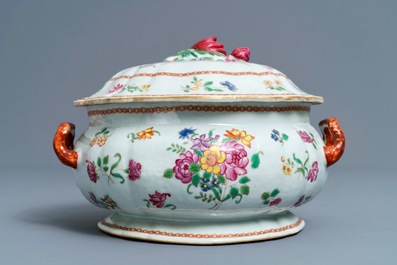 A Chinese famille rose tureen and two mythological subject grisaille plates, Qianlong