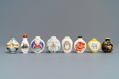 Thirteen various Chinese snuff bottles, 19/20th C.