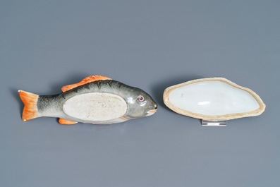 A pair of fine Chinese export fish tureens and covers, Qianlong