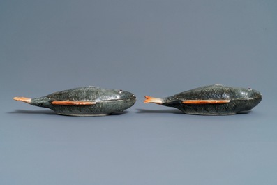 Een paar fraaie Chinese visvormige terrines met deksels, Qianlong