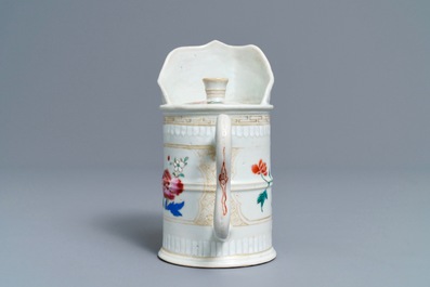 Une verseuse 'duomuhu' en porcelaine de Chine famille rose, Qianlong