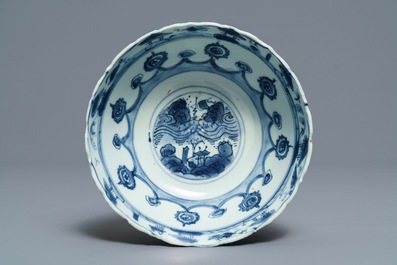A Chinese blue and white bowl and a kraak porcelain 'deer' plate, Wanli