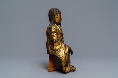 Een Chinese gelakt en verguld bronzen figuur van Zhenwu, Ming
