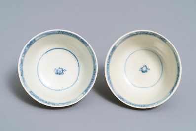 A Chinese blue and white tea caddy and a pair of cups and saucers, Ca Mau wreck, Yongzheng