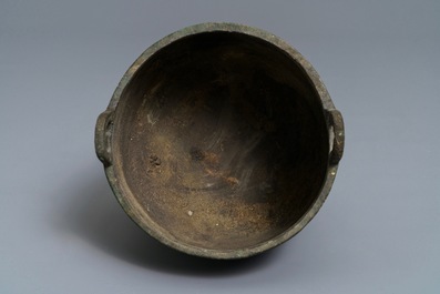 A Chinese bronze 'ding' ritual vessel with inscription, Western Zhou (11th - 8th C. b.C.)