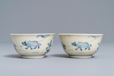 A Chinese blue and white tea caddy and a pair of cups and saucers, Ca Mau wreck, Yongzheng