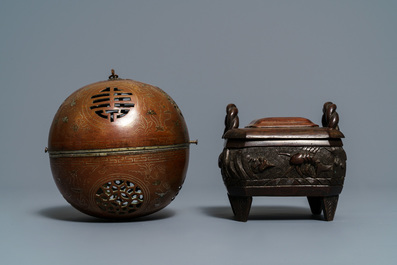 Twee Chinese bronzen wierookbranders, twee stempels en een doosje met inscriptie, 19/20e eeuw