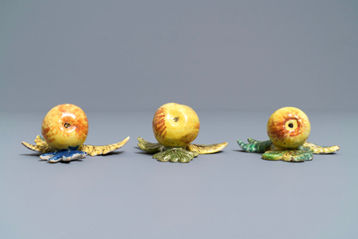 Deux mod&egrave;les de pommes et une d'une poire en fa&iuml;ence de Delft polychrome, 18&egrave;me