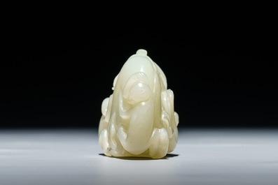 A Chinese celadon jade carving of a peach with two monkeys, 19/20th C.