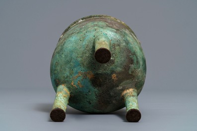 A Chinese bronze 'ding' ritual vessel with inscription, Western Zhou (11th - 8th C. b.C.)