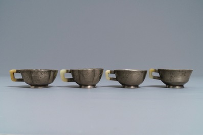 Deux paires de tasses en gr&egrave;s de Yixing &agrave; monture en jade et &eacute;tain &agrave; inscription, Chine, 19/20&egrave;me