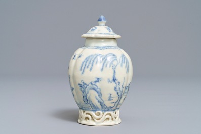 A Chinese blue and white tea caddy and a pair of cups and saucers, Ca Mau wreck, Yongzheng