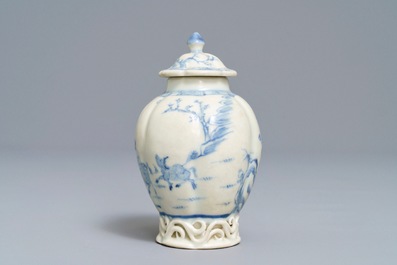 A Chinese blue and white tea caddy and a pair of cups and saucers, Ca Mau wreck, Yongzheng