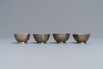 Quatre tasses en gr&egrave;s de Yixing &agrave; monture en jade et &eacute;tain &agrave; inscription, Chine, 19/20&egrave;me