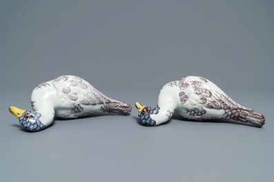 Deux terrines en forme de canards en fa&iuml;ence de Delft polychrome, 18&egrave;me