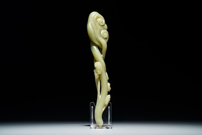 A Chinese pale green jade model of a lingzhi scepter, 19/20th C.