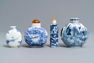 Quatre tabati&egrave;res en porcelaine de Chine bleu et blanc, 19/20&egrave;me