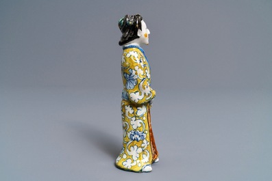 Une figure d'une dame chinoise en fa&iuml;ence de Delft polychrome, 2&egrave;me moiti&eacute; du 17&egrave;me