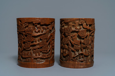 Deux pots &agrave; pinceaux en bambou et cinq socles en bois, Chine, 19/20&egrave;me