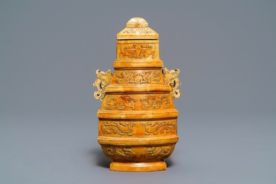 Un vase couvert de forme archa&iuml;que en ivoire sur socle en bois, Chine, vers 1900