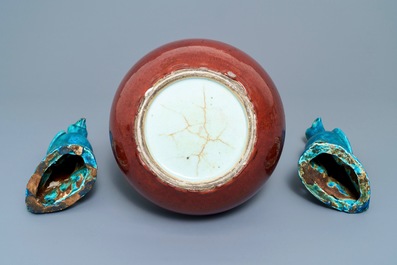 A Chinese sang de boeuf bottle vase and a pair of turquoise-glazed parrots, 19/20th C.