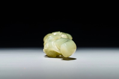 Un mod&egrave;le d'un sceptre en jade vert, Chine, 19/20&egrave;me