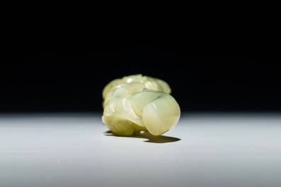 A Chinese pale green jade model of a lingzhi scepter, 19/20th C.