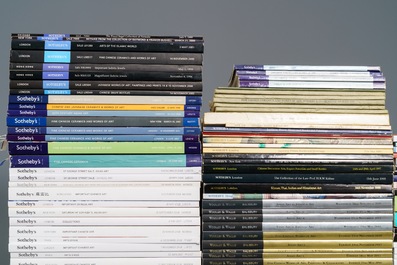 Een lot van 132 veilingcatalogi Aziatische kunst van veelal Sotheby's, w.o. enkele belangrijke