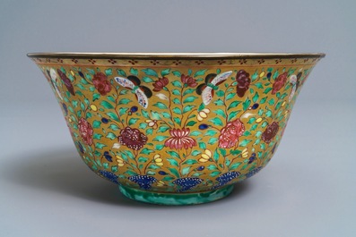 A large Chinese Thai market Bencharong bowl, 19th C.