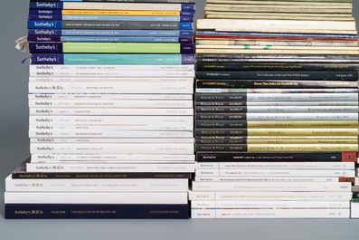 Un lot de 132 catalogues de ventes d'arts d'Asie, la plupart de Sotheby's dont un nombre d'importants