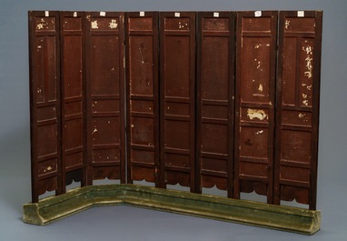 A Chinese inscribed famille rose eight-piece tablescreen, 19th C.