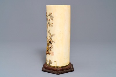 Un pot &agrave; pinceaux en ivoire incrust&eacute; de Shibayama, Japon, Meiji, 19&egrave;me