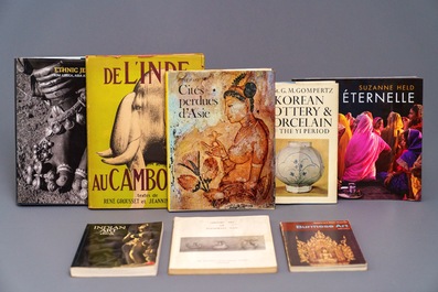 29 livres sur les arts de Birmanie, Cambodge, Cor&eacute;e, Inde, etc.