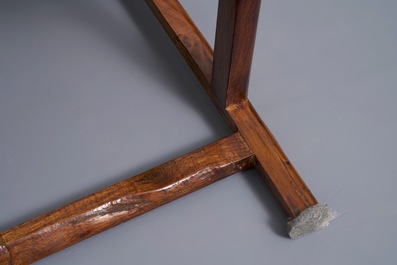 Une paire de chaises chinoises en bois huanghuali, R&eacute;publique, 20&egrave;me