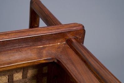 Une paire de chaises chinoises en bois huanghuali, R&eacute;publique, 20&egrave;me