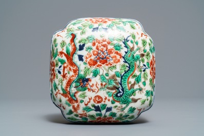 A Chinese wucai 'dragon' box and cover, Wanli mark, 18/19th C.