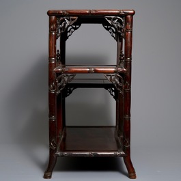 A Chinese carved wood display, 19/20th C.