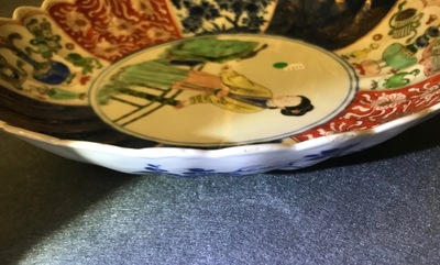 Une assiette en porcelaine de Chine verte-Imari, Kangxi