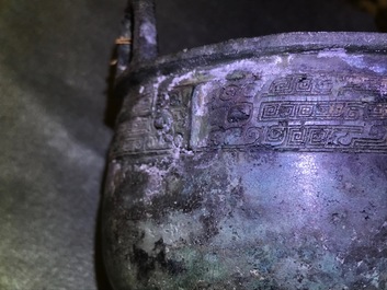 A Chinese bronze 'ding' ritual vessel with inscription, Western Zhou (11th - 8th C. b.C.)