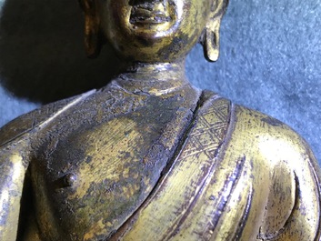 Une figure de Bouddha Shakyamuni en bronze dor&eacute;, Tibet, 15/16&egrave;me